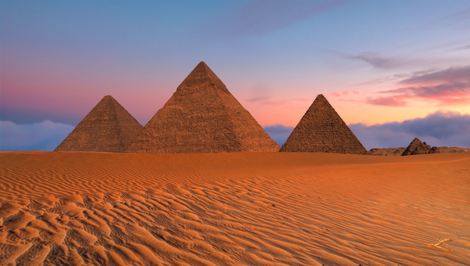 Giza,Pyramid,Complex,At,Sunset,-,Cairo,,Egypt